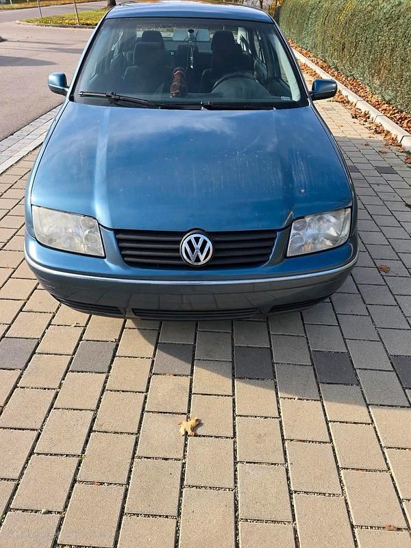 Blau Gebraucht 2004 VW Bora Limousine | 990 € (Guter Preis) - Bild 1/4