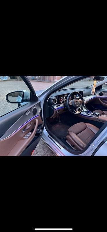 Silber Gebraucht 2018 Mercedes E300 Kombi | 19.500 € (Fairer Preis) - Bild 1/4