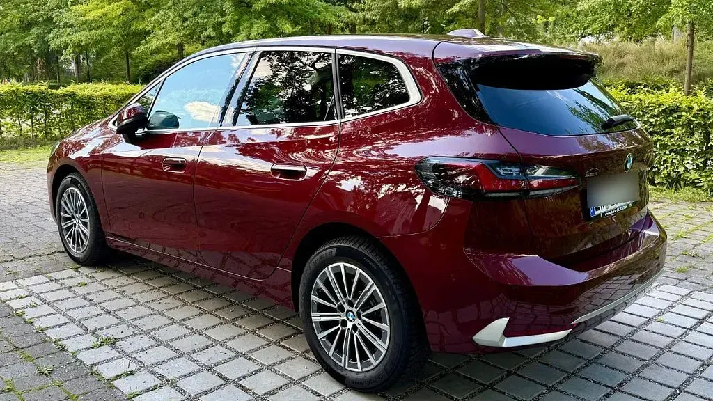 Gebraucht BMW 220 Active Tourer Luxury Line 156 PS (114 kW) 2023 Rot Van / Kleinbus