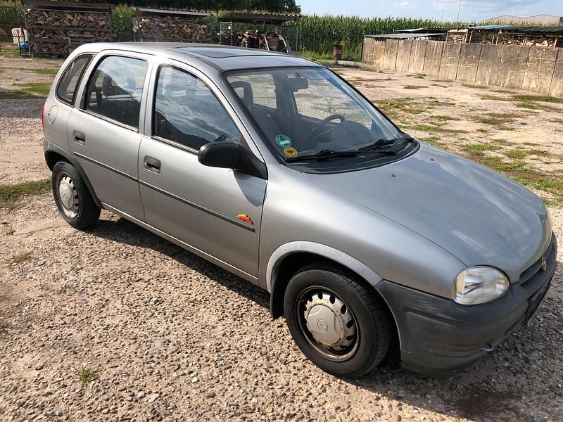 Silber Gebraucht 1996 Opel Corsa Kleinwagen | 500 € (Superpreis) - Bild 1/4