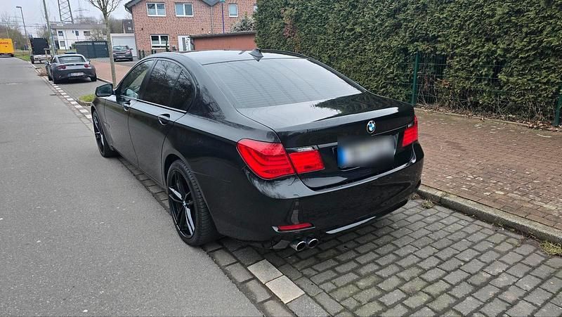 Gebraucht BMW 730 245 PS (180 kW) 2012 Schwarz Limousine