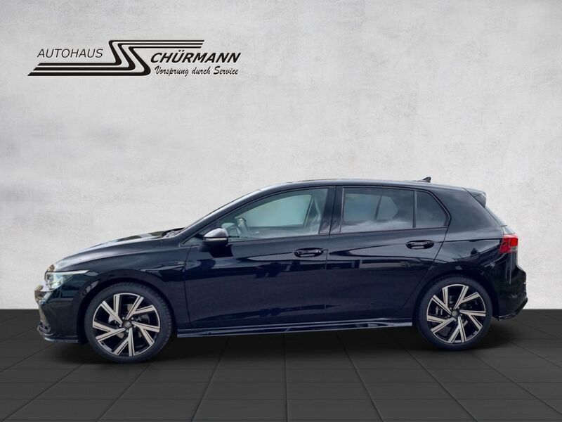 Second-hand VW Golf VIII R-line 150 CP (110 kW) 2023 Negru Berlinǎ