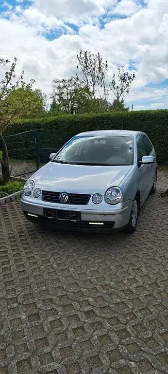 Gebraucht VW Polo Basis 64 PS (47 kW) 2004 Silber Kleinwagen