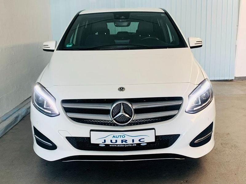 Gebraucht Mercedes B180 109 PS (80 kW) 2017 Weiß Van / Kleinbus