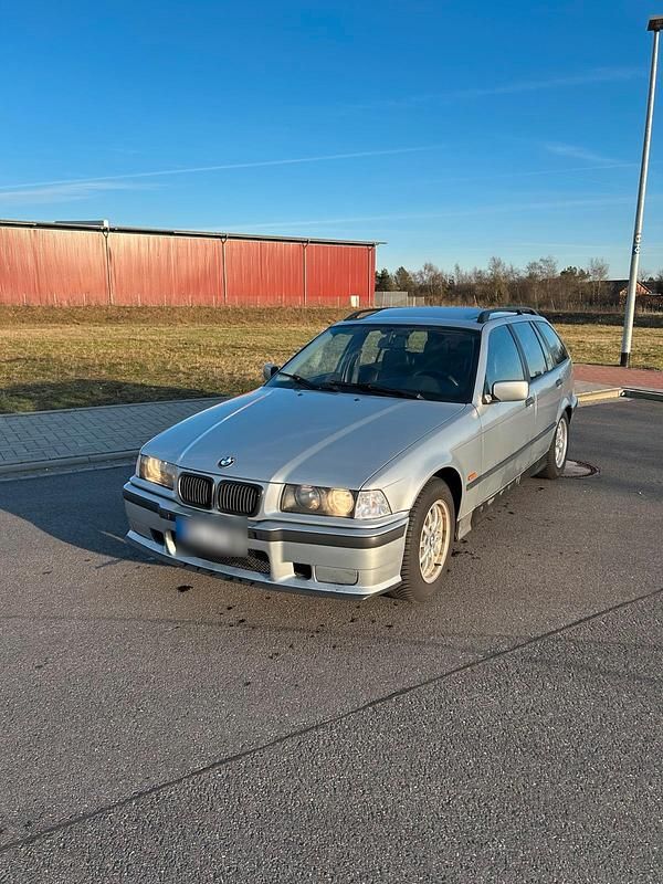Gebraucht BMW 320 150 PS (110 kW) 1997 Silber Kombi