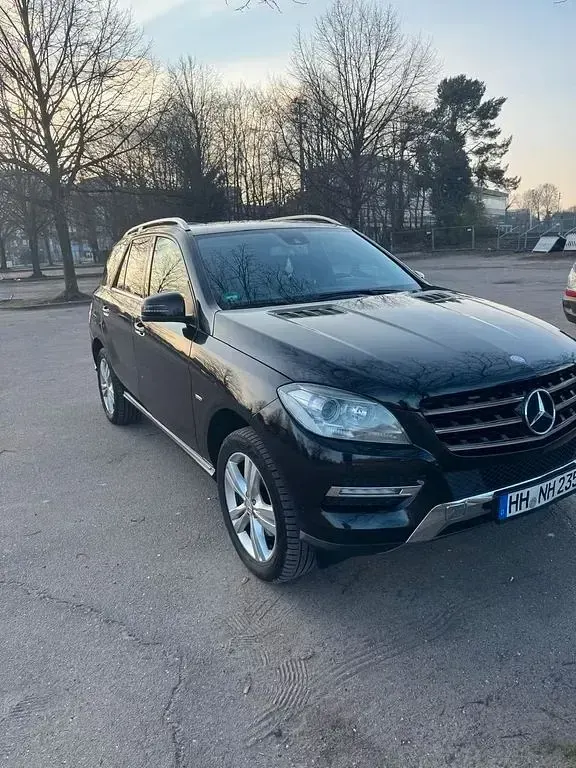 Gebraucht Mercedes ML250 204 PS (150 kW) 2012 Schwarz SUV