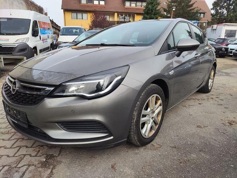 Grau Gebraucht 2016 Opel Astra Edition Limousine | 4.490 € (Fairer Preis) - Bild 1/4