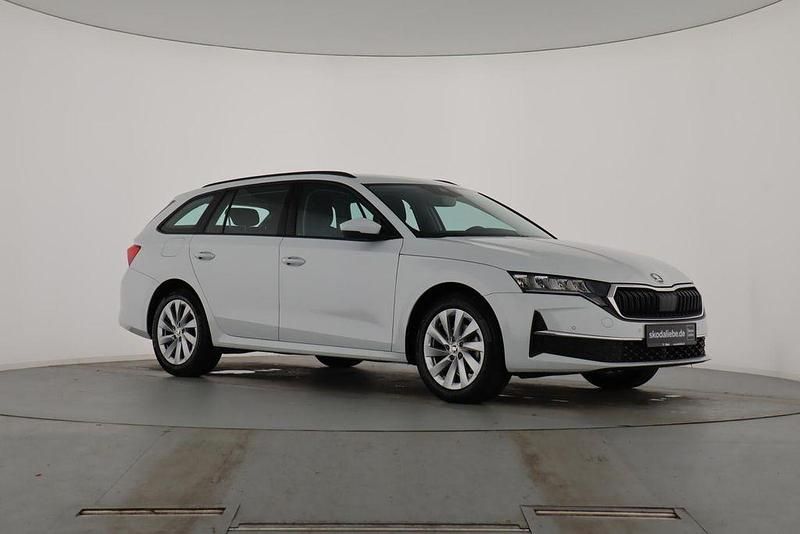 Gebraucht Skoda Octavia Selection 150 PS (110 kW) 2024 Moonweiss metallic Kombi