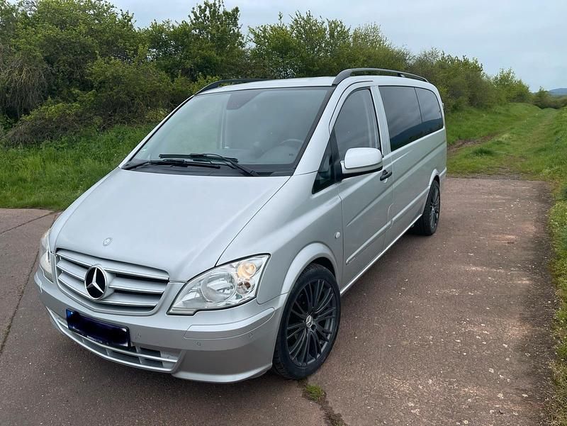 Silber Gebraucht 2011 Mercedes Viano Edition Van / Kleinbus | 15.500 € (Fairer Preis) - Bild 1/4