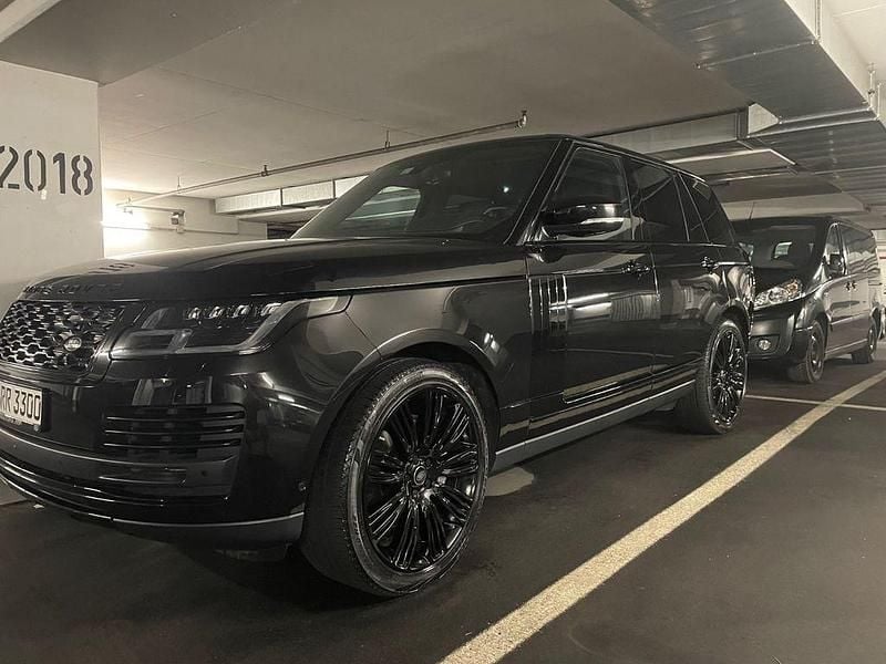 Schwarz Gebraucht 2020 Land Rover Range Rover Vogue SUV | 83.300 € - Bild 1/4