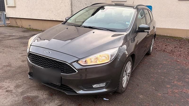 Grau Gebraucht 2015 Ford Focus Kombi | 4.800 € (Superpreis) - Bild 1/4