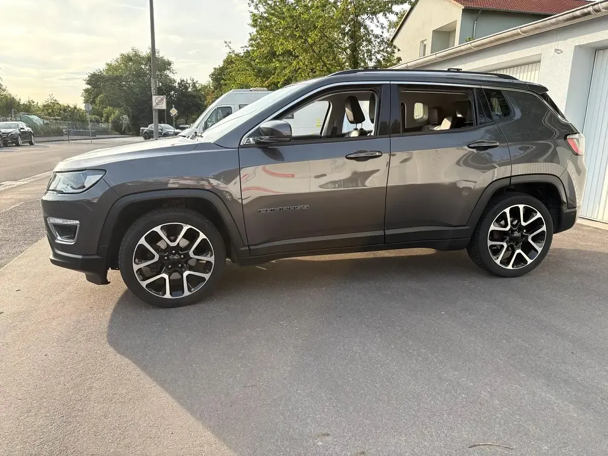 Gebraucht Jeep Compass 162 PS (119 kW) 2020 Grau SUV
