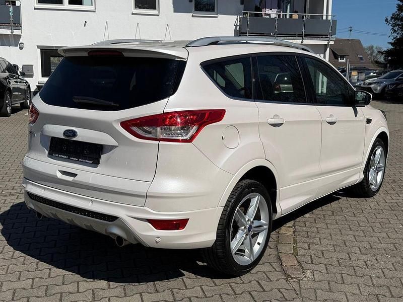 Używany Ford Kuga Individual 179 KM (131 kW) 2016 Biały SUV