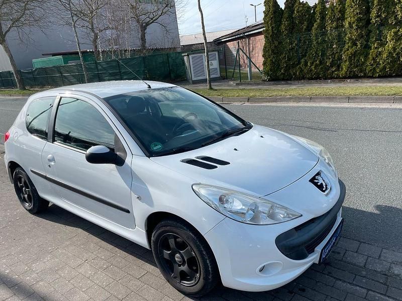 Gebraucht Peugeot 206 73 PS (53 kW) 2011 Weiß Limousine