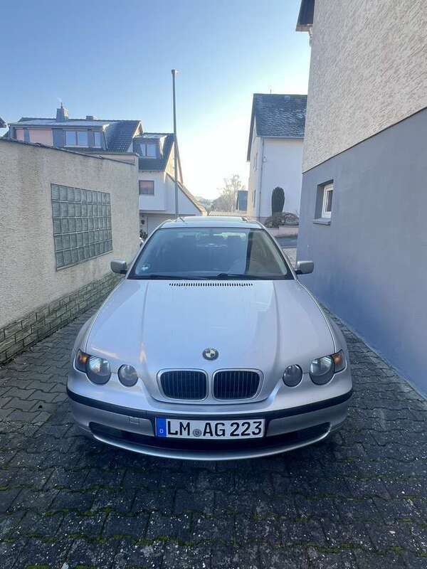 Silber Gebraucht 2003 BMW 316 Kleinwagen | 650 € (Superpreis) - Bild 1/4