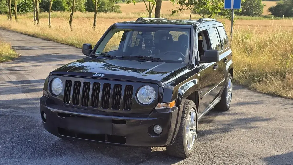 Gebraucht Jeep Patriot Limited 140 PS (102 kW) 2007 Schwarz SUV