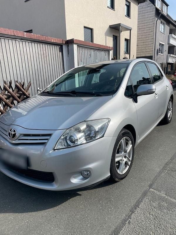 Gebraucht Toyota Auris Life 132 PS (97 kW) 2012 Silber Limousine