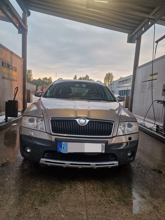 Beige Gebraucht 2008 Skoda Octavia Scout 4x4 Kombi | 4.000 € (Fairer Preis) - Bild 1/4