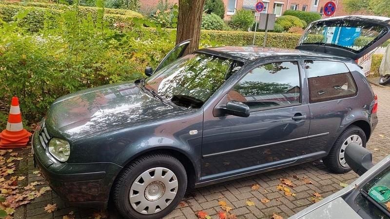 Grau Gebraucht 2003 VW Golf IV Ocean Limousine | 950 € (Guter Preis) - Bild 1/4
