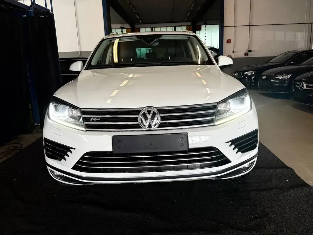 Gebraucht VW Touareg Edition 262 PS (192 kW) 2017 Weiß SUV