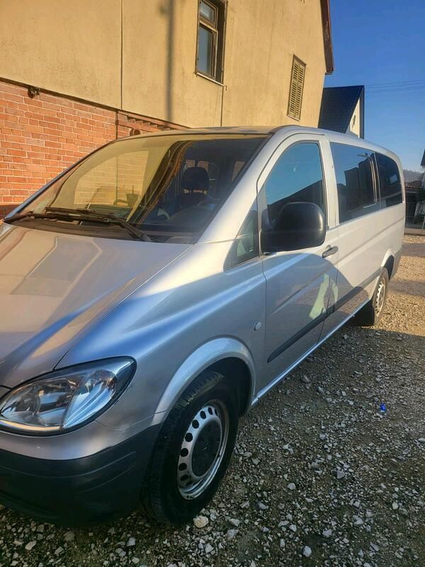 Silber Gebraucht 2007 Mercedes Vito Van / Kleinbus | 7.900 € - Bild 1/4