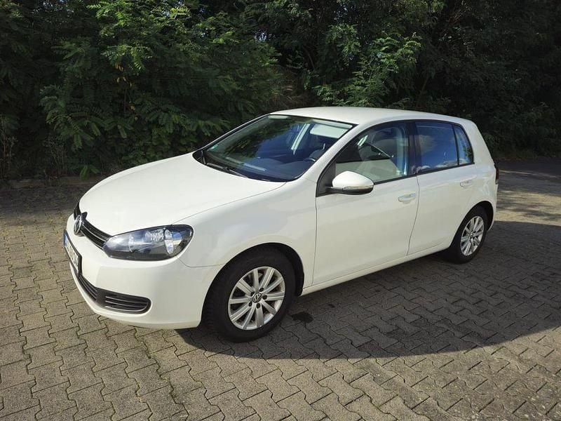 Weiß Gebraucht 2012 VW Golf VI Limousine | 3.500 € (Guter Preis) - Bild 1/4