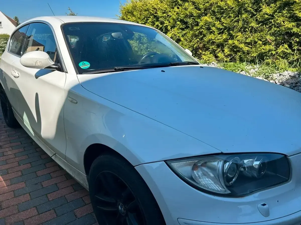 Gebraucht BMW 116 122 PS (89 kW) 2009 Weiß Kleinwagen