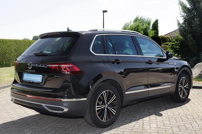 Gebraucht VW Tiguan Elegance 245 PS (180 kW) 2021 Deep black perleffekt (metallic) SUV