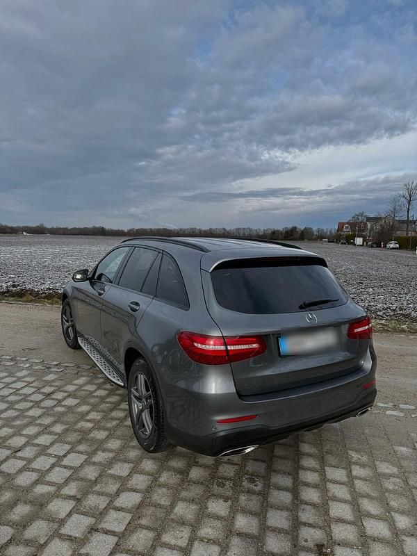 Gebraucht Mercedes GLC250 AMG line 210 PS (154 kW) 2019 Grau SUV