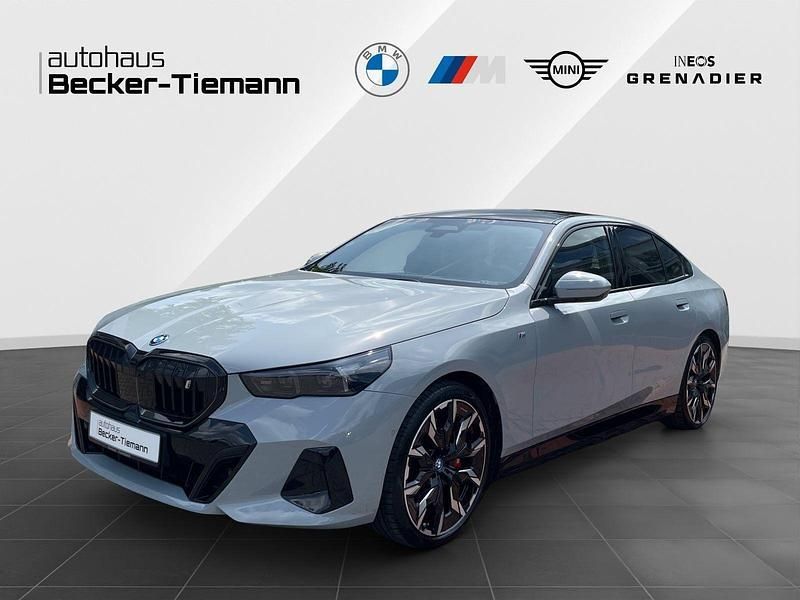 Grau Gebraucht 2024 BMW i5 M Sport Limousine | 62.485 € (Teuer) - Bild 1/4