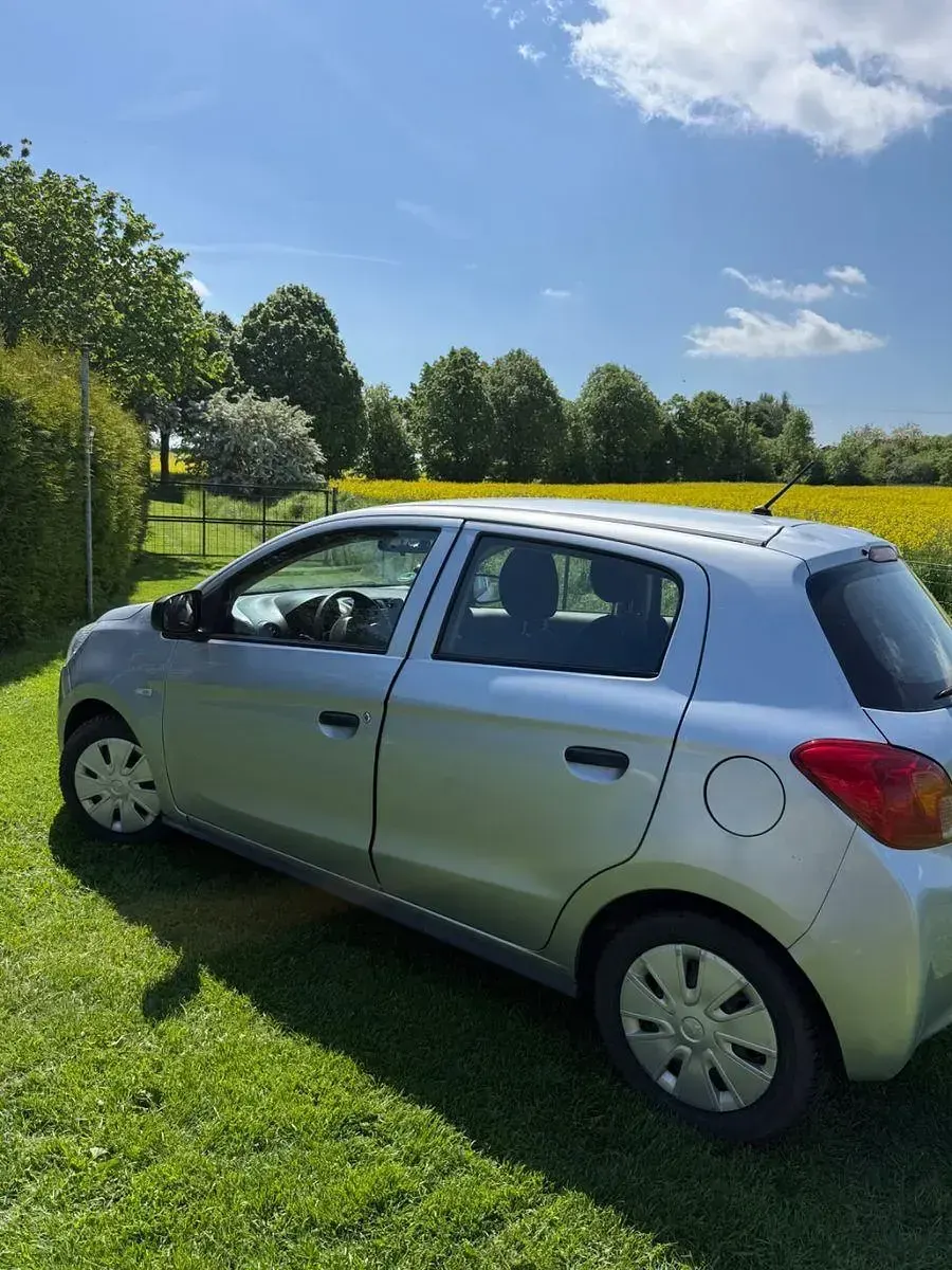 Gebraucht Mitsubishi Space Star 71 PS (52 kW) 2016 Silber Kleinwagen