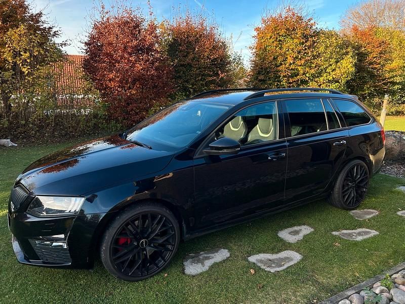 Schwarz Gebraucht 2014 Skoda Octavia RS Kombi | 13.500 € (Fairer Preis) - Bild 1/4