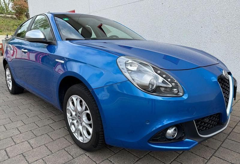 Blau Gebraucht 2019 Alfa Romeo Giulietta Super Kleinwagen | 9.490 € (Guter Preis) - Bild 1/4