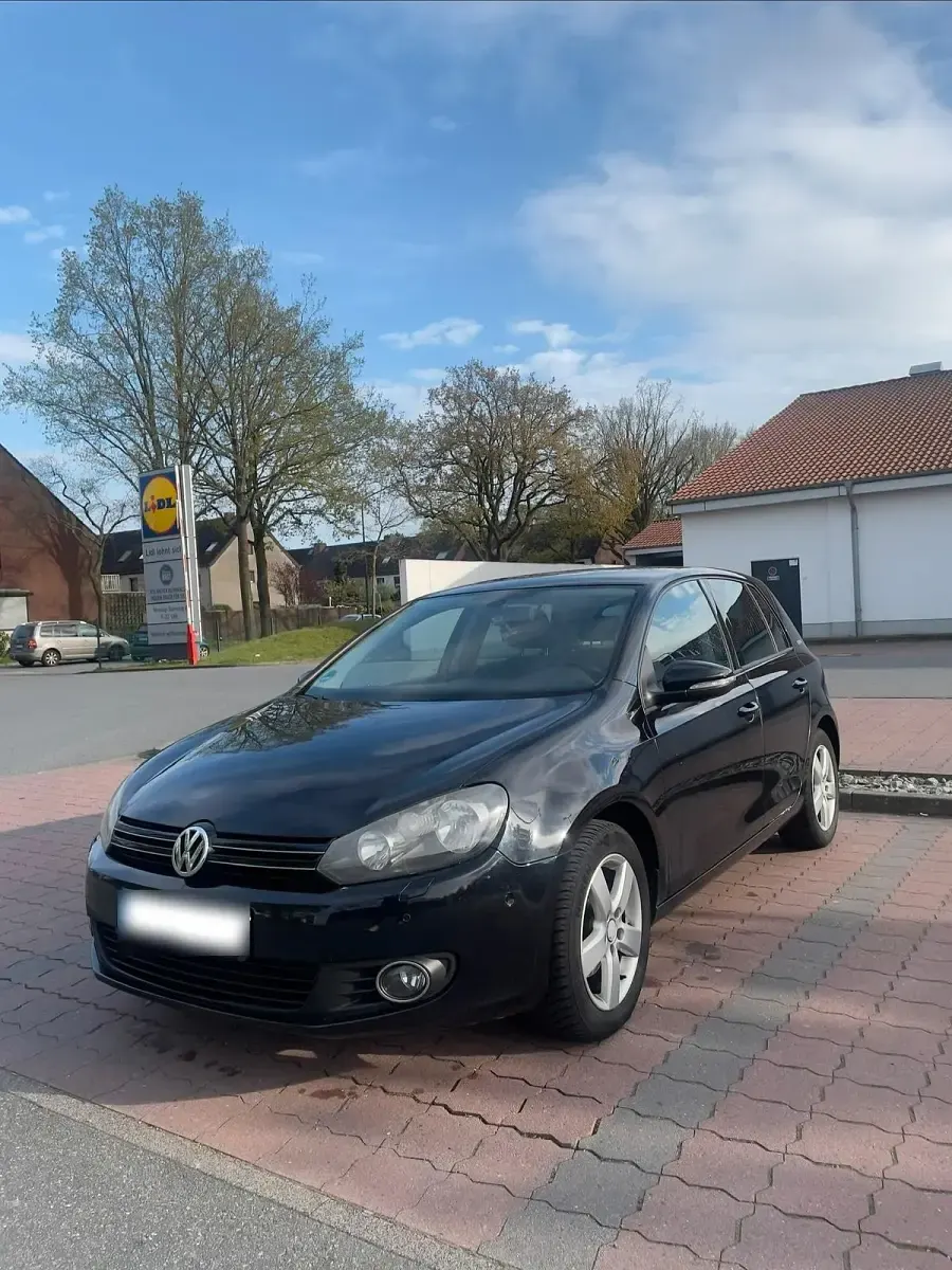 Gebraucht VW Golf VI 105 PS (77 kW) 2011 Schwarz Kleinwagen