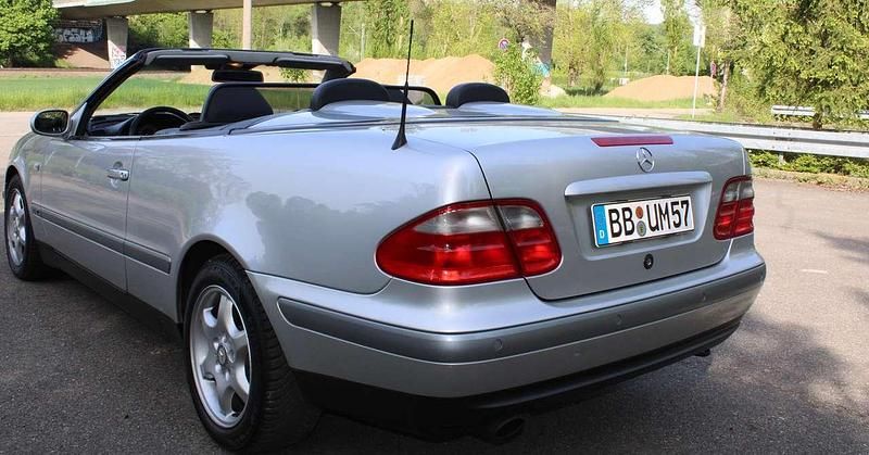 Grau Gebraucht 1998 Mercedes CLK320 Elegance Cabrio | 7.299 € (Etwas zu teuer) - Bild 1/4