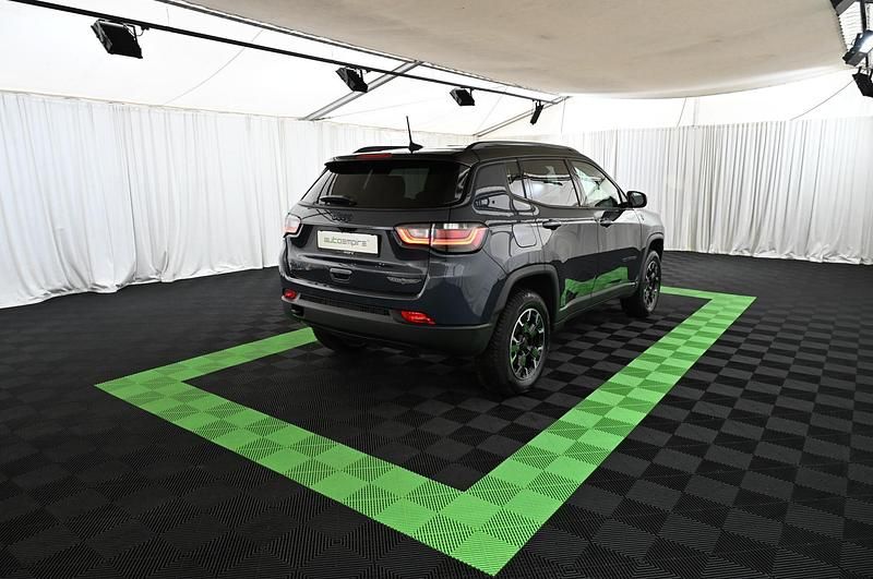 Gebraucht Jeep Compass Trailhawk 241 PS (177 kW) 2024 Blau SUV