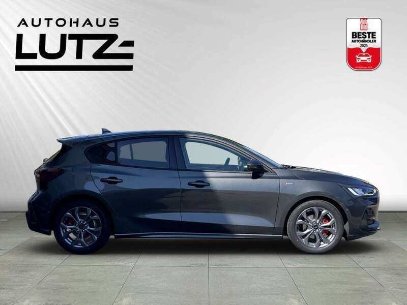 Ny Ford Focus ST-Line 125 HK (91 kW) 2025 Grå Sedan