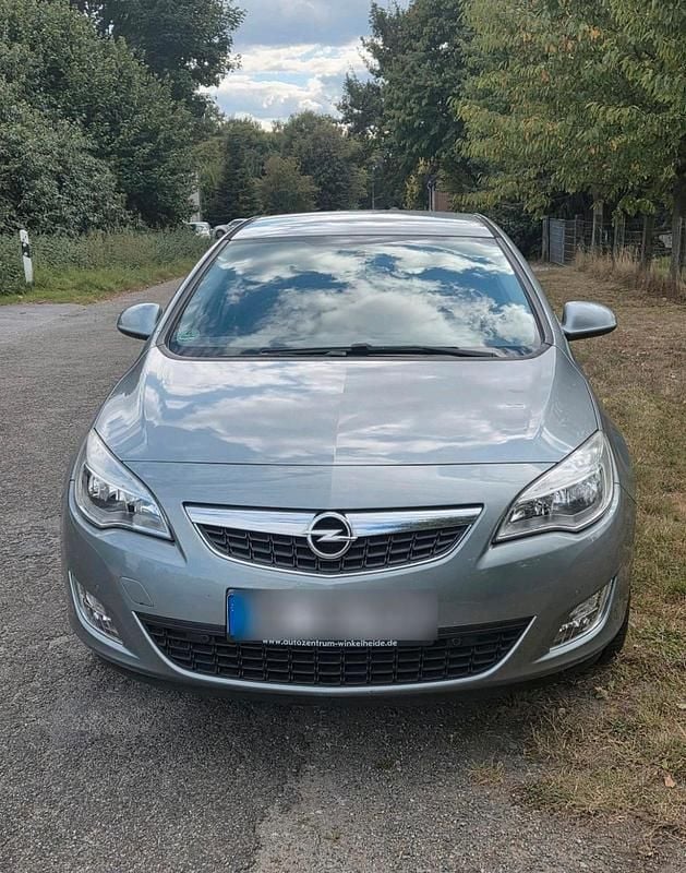 Gebraucht Opel Astra 110 PS (80 kW) 2012 Grau Limousine