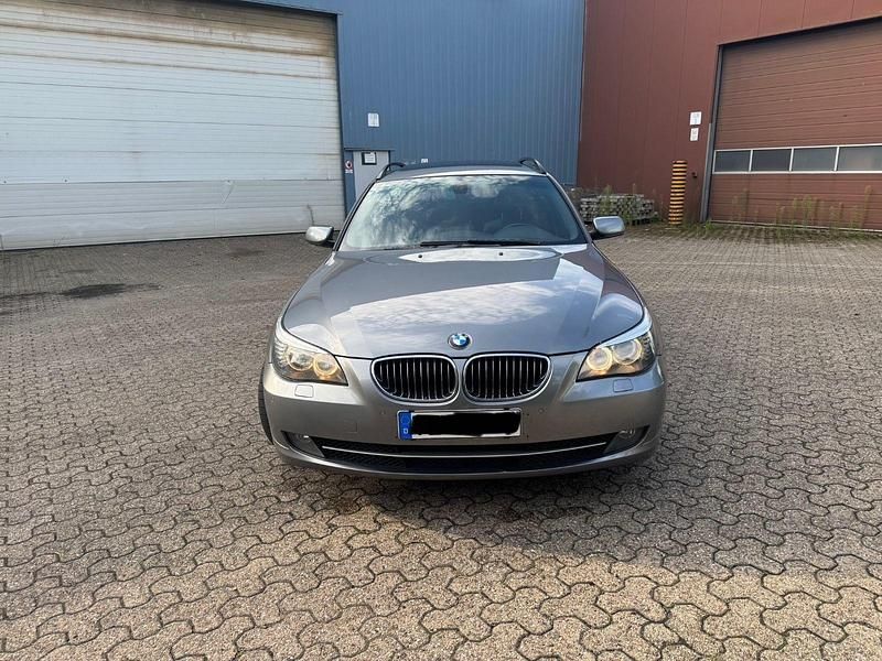 Gebraucht BMW 525 Performance 197 PS (144 kW) 2008 Grau Kombi