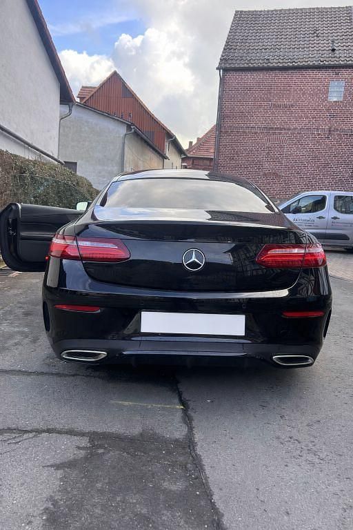 Gebraucht Mercedes E400 333 PS (244 kW) 2018 Schwarz Coupé
