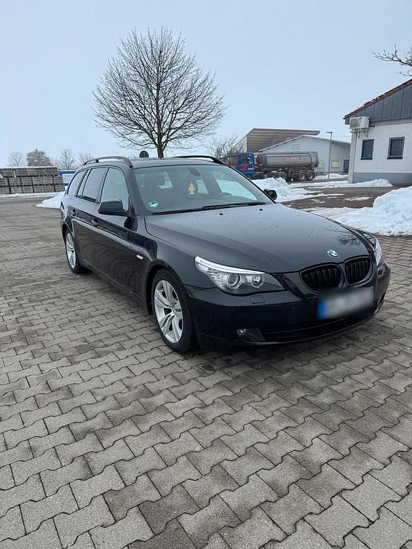 Gebraucht BMW 520 177 PS (130 kW) 2010 Schwarz Kombi