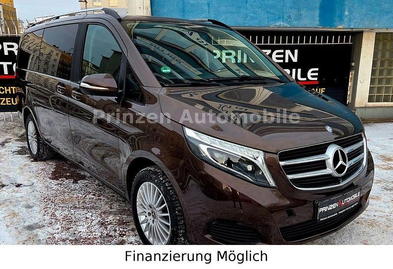 Braun Gebraucht 2015 Mercedes V220 Van / Kleinbus | 31.990 € (Guter Preis) - Bild 1/4