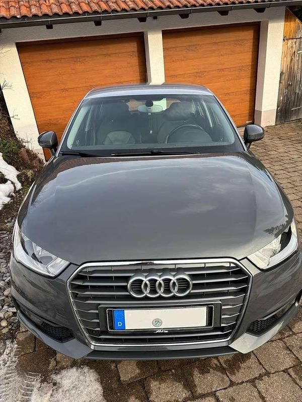 Grau Gebraucht 2017 Audi A1 Sport Kleinwagen | 13.500 € (Fairer Preis) - Bild 1/4