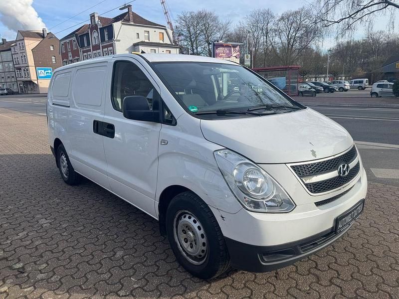 Gebraucht Hyundai H-1 116 PS (85 kW) 2012 Weiß Van / Kleinbus