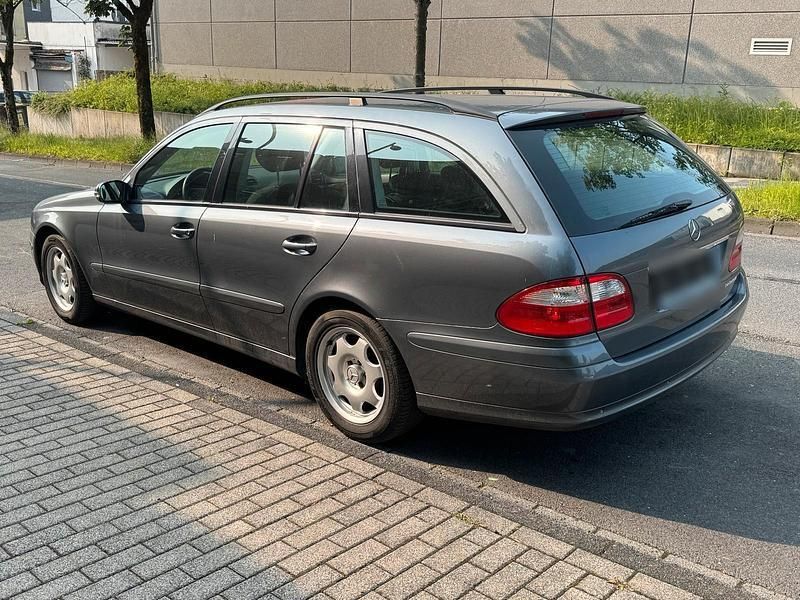 Grau Gebraucht 2006 Mercedes E320 Kombi | 3.500 € (Guter Preis) - Bild 1/4