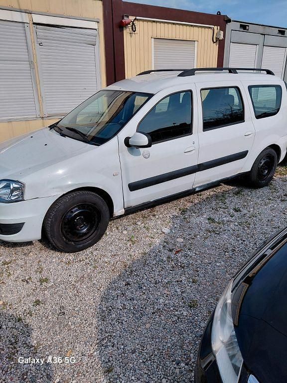 Weiß Gebraucht 2009 Dacia Logan Limousine | 890 € (Fairer Preis) - Bild 1/4