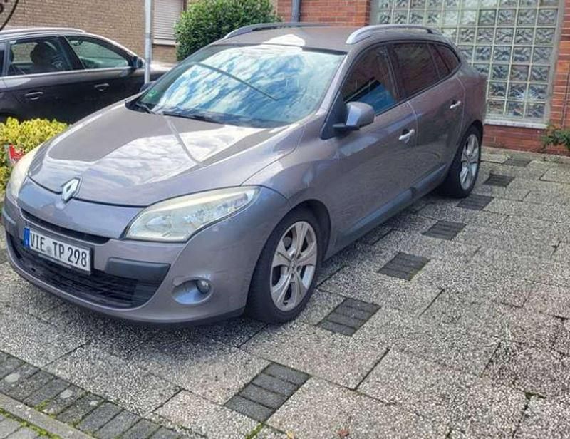 Gebraucht Renault Mégane GrandTour Dynamique 131 PS (96 kW) 2010 Silber Kombi