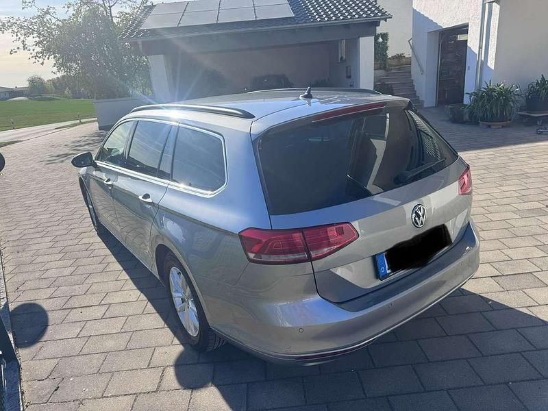 Gebraucht VW Passat Comfortline 150 PS (110 kW) 2018 Grau Kombi