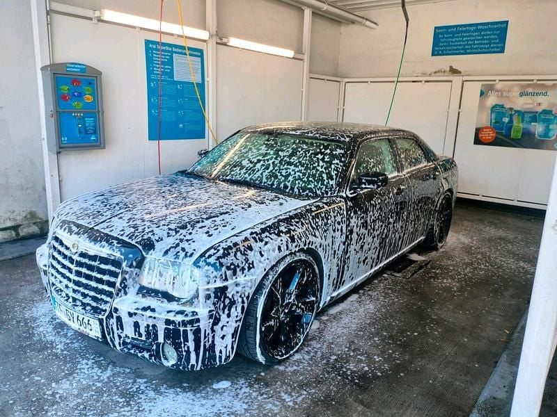 Schwarz Gebraucht 2009 Chrysler 300C Limousine | 13.000 € - Bild 1/4