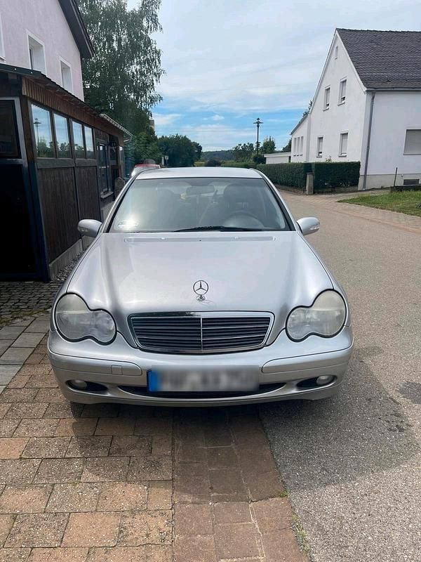 Silber Gebraucht 2003 Mercedes C180 Limousine | 2.700 € (Etwas zu teuer) - Bild 1/4
